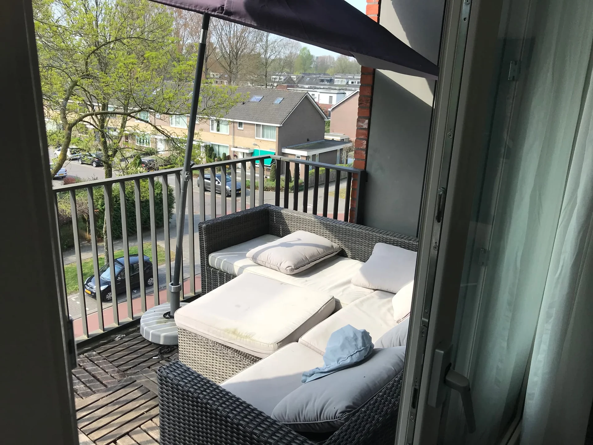 geblurde versie van de foto als achtergrond