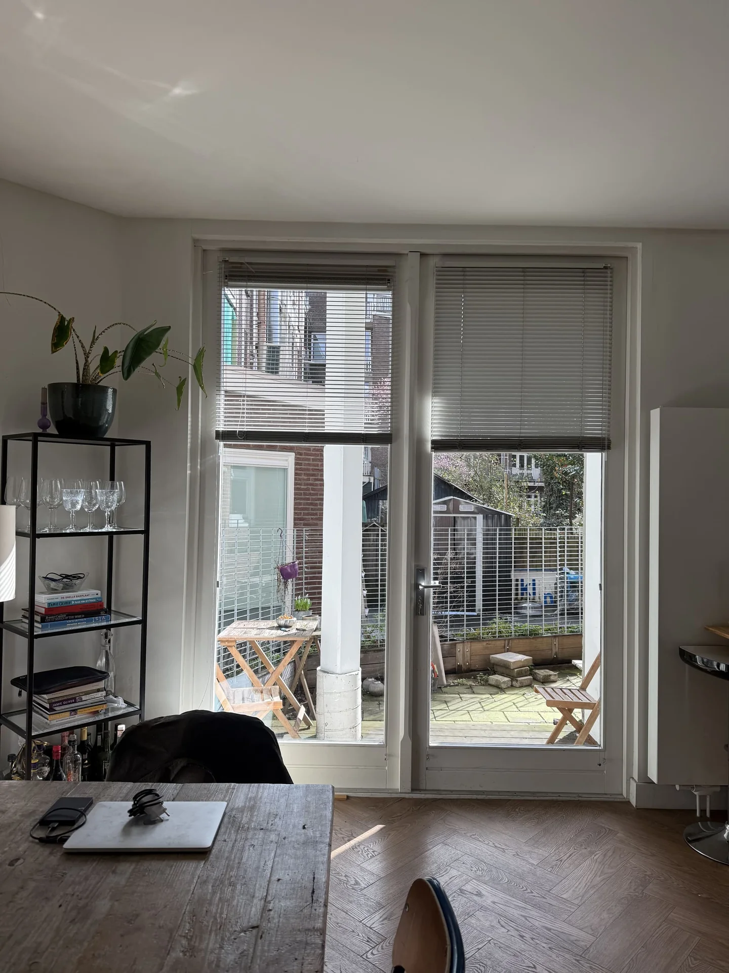 geblurde versie van de foto als achtergrond