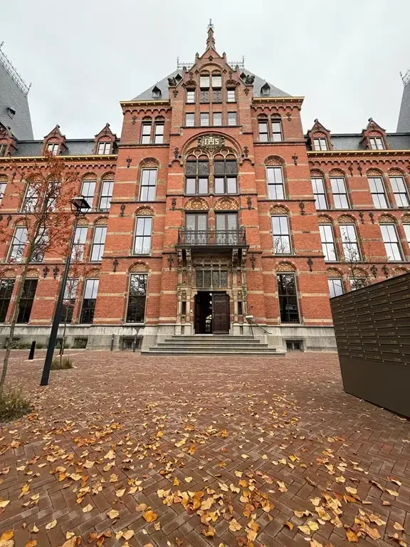 geblurde versie van de foto als achtergrond