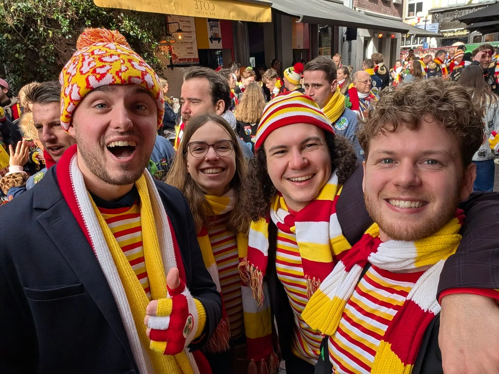 geblurde versie van de foto als achtergrond