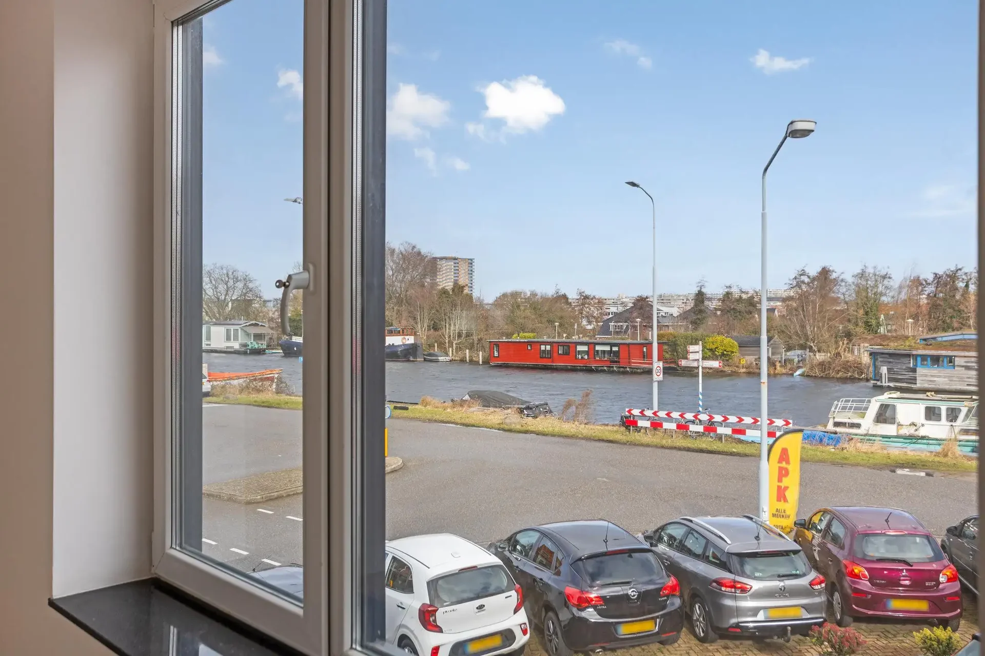 geblurde versie van de foto als achtergrond