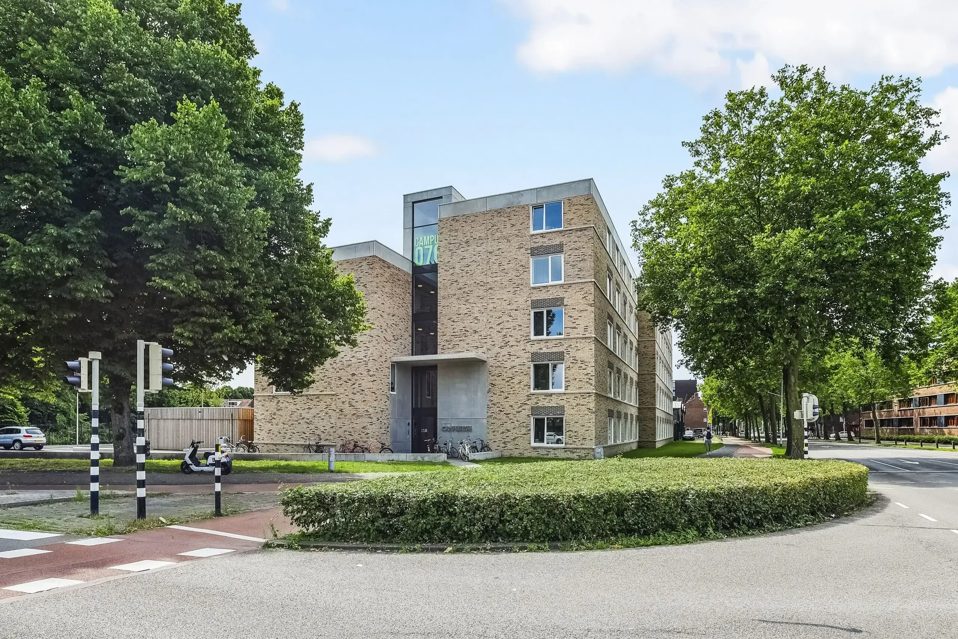 geblurde versie van de foto als achtergrond
