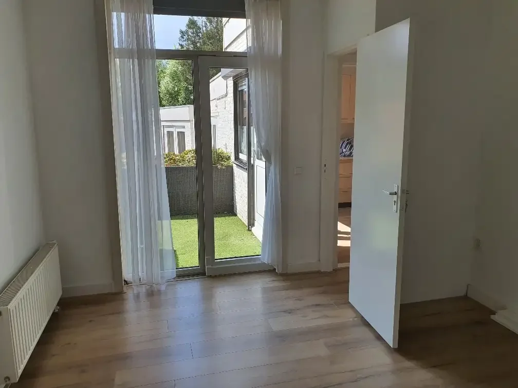 geblurde versie van de foto als achtergrond