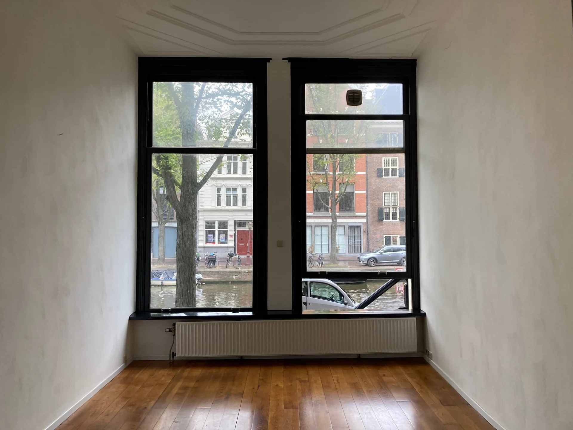Foto van de Appartement gelegen aan de Oudezijds Voorburgwal in Amsterdam