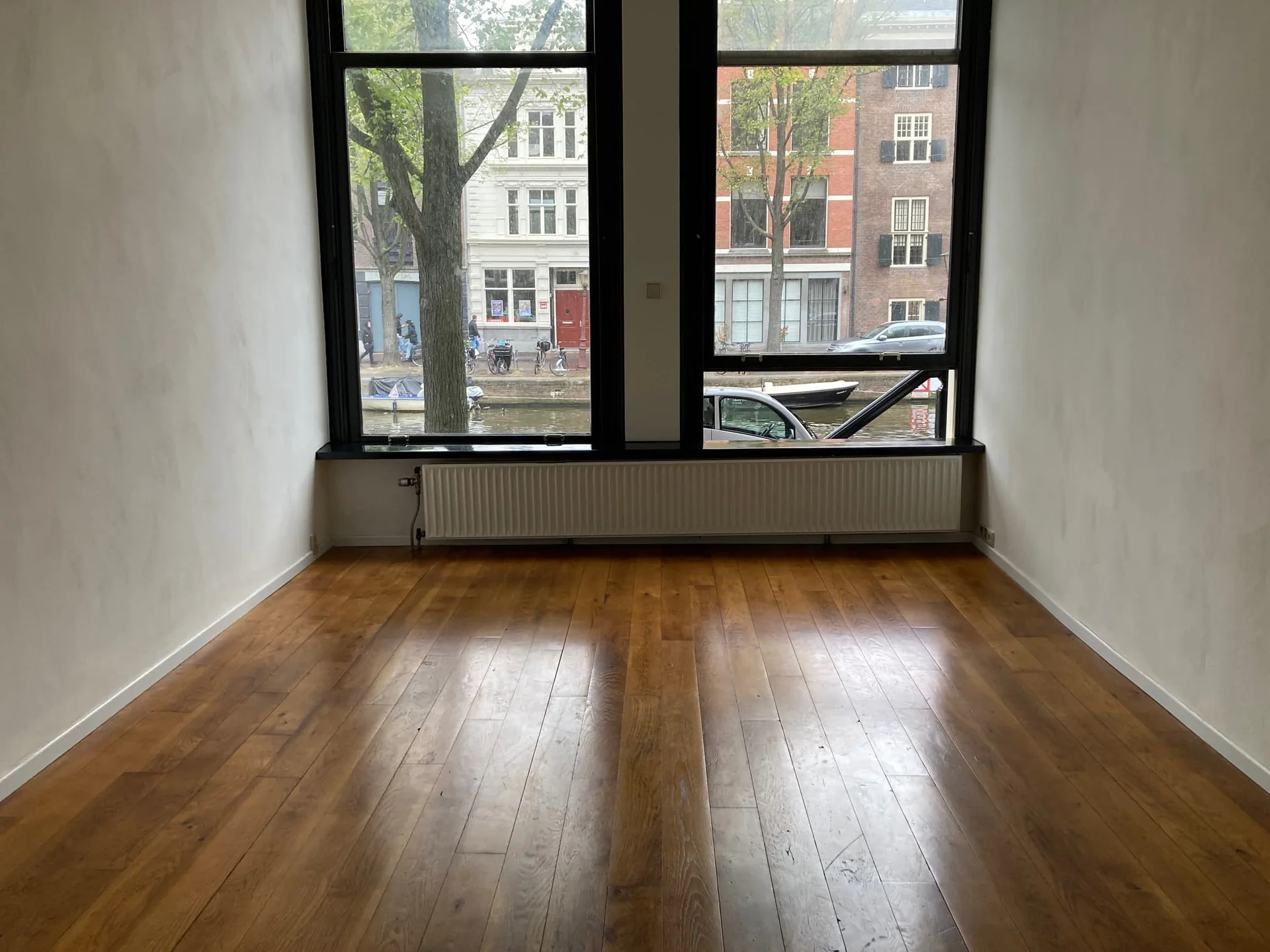 Foto van de Appartement gelegen aan de Oudezijds Voorburgwal in Amsterdam