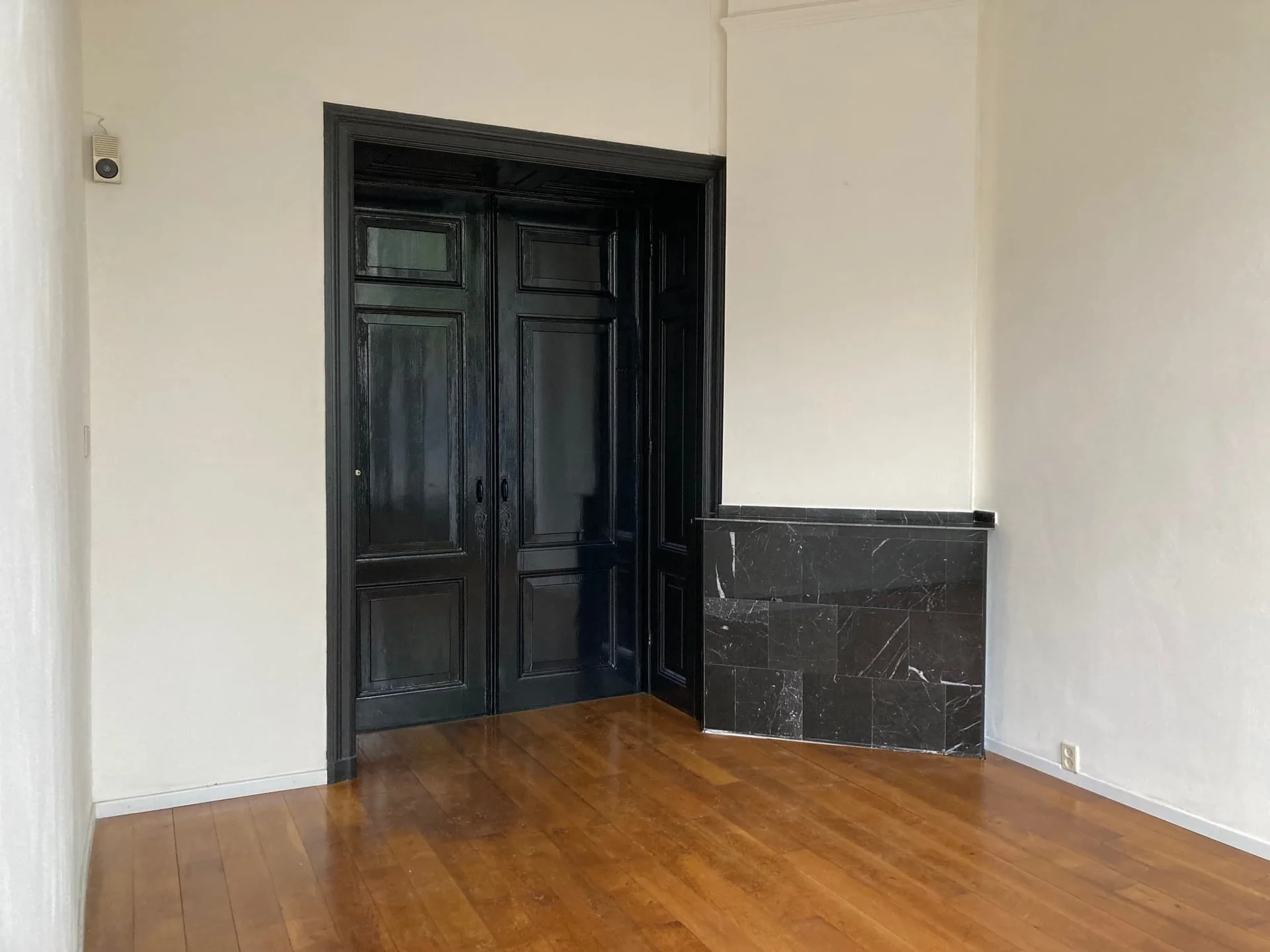 Foto van de Appartement gelegen aan de Oudezijds Voorburgwal in Amsterdam