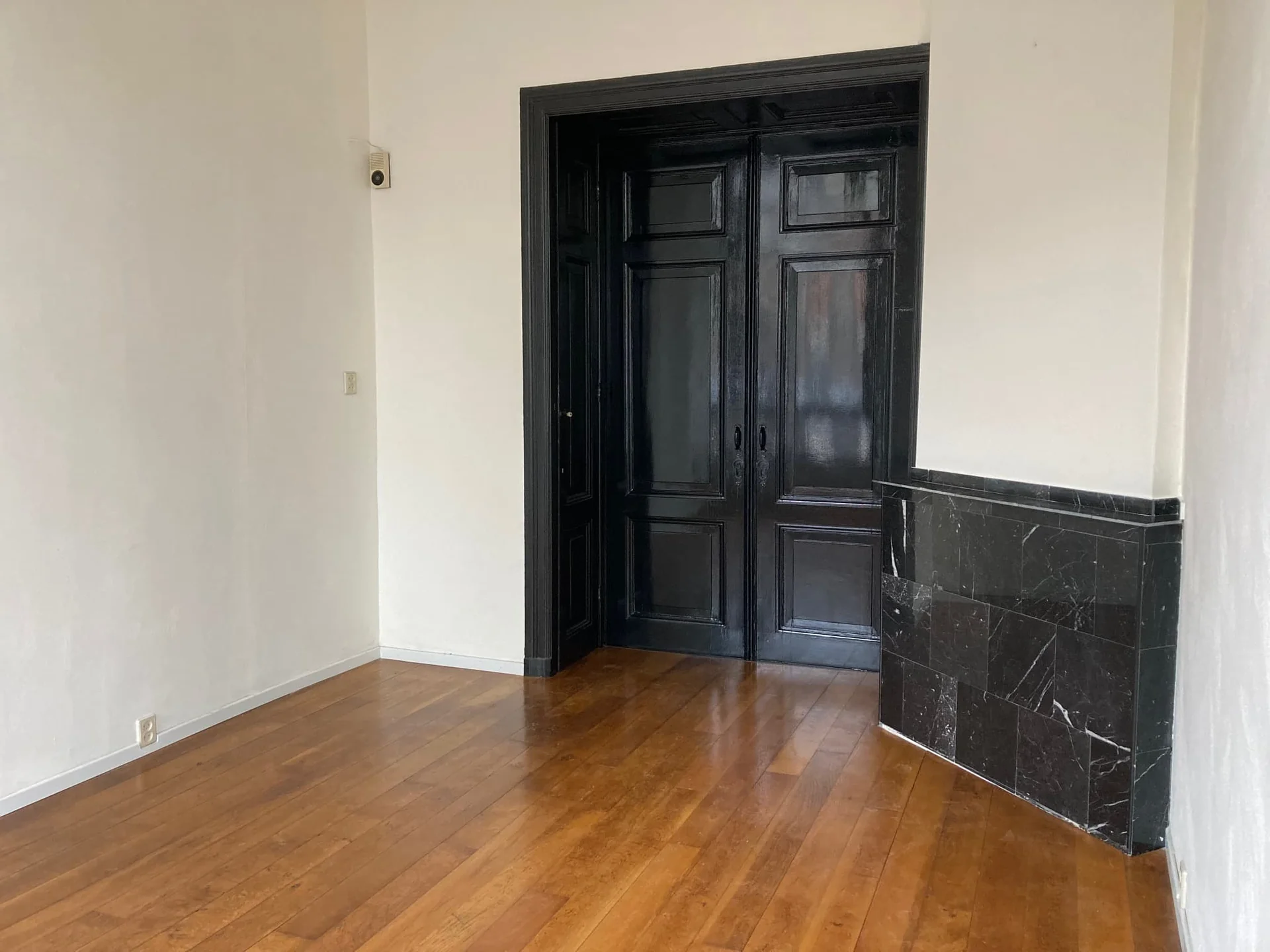 Foto van de Appartement gelegen aan de Oudezijds Voorburgwal in Amsterdam