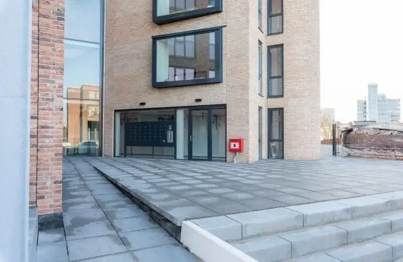geblurde versie van de foto als achtergrond