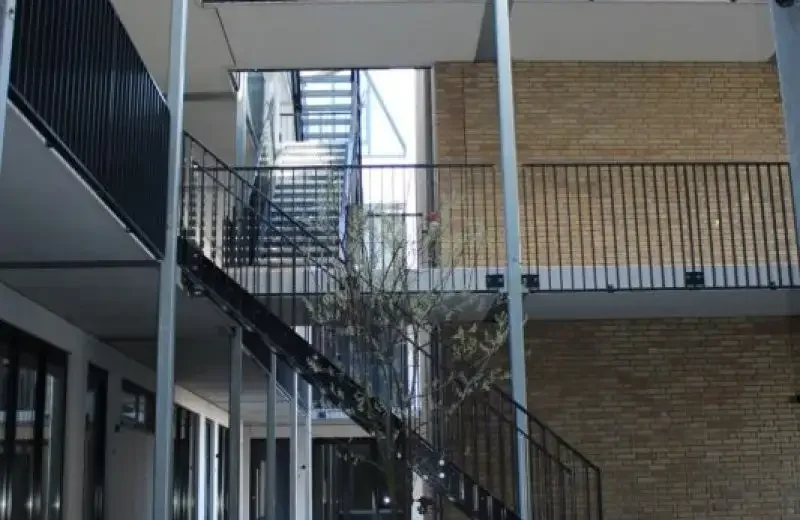 geblurde versie van de foto als achtergrond
