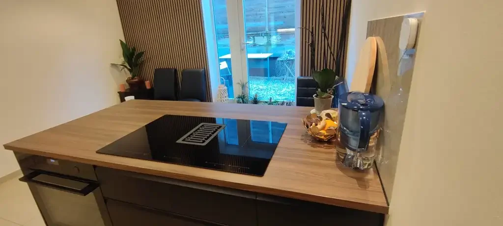 geblurde versie van de foto als achtergrond