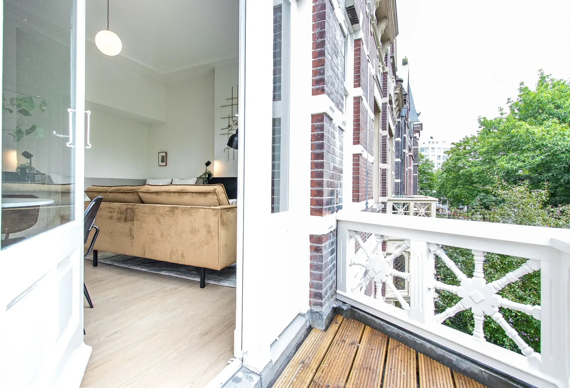 geblurde versie van de foto als achtergrond