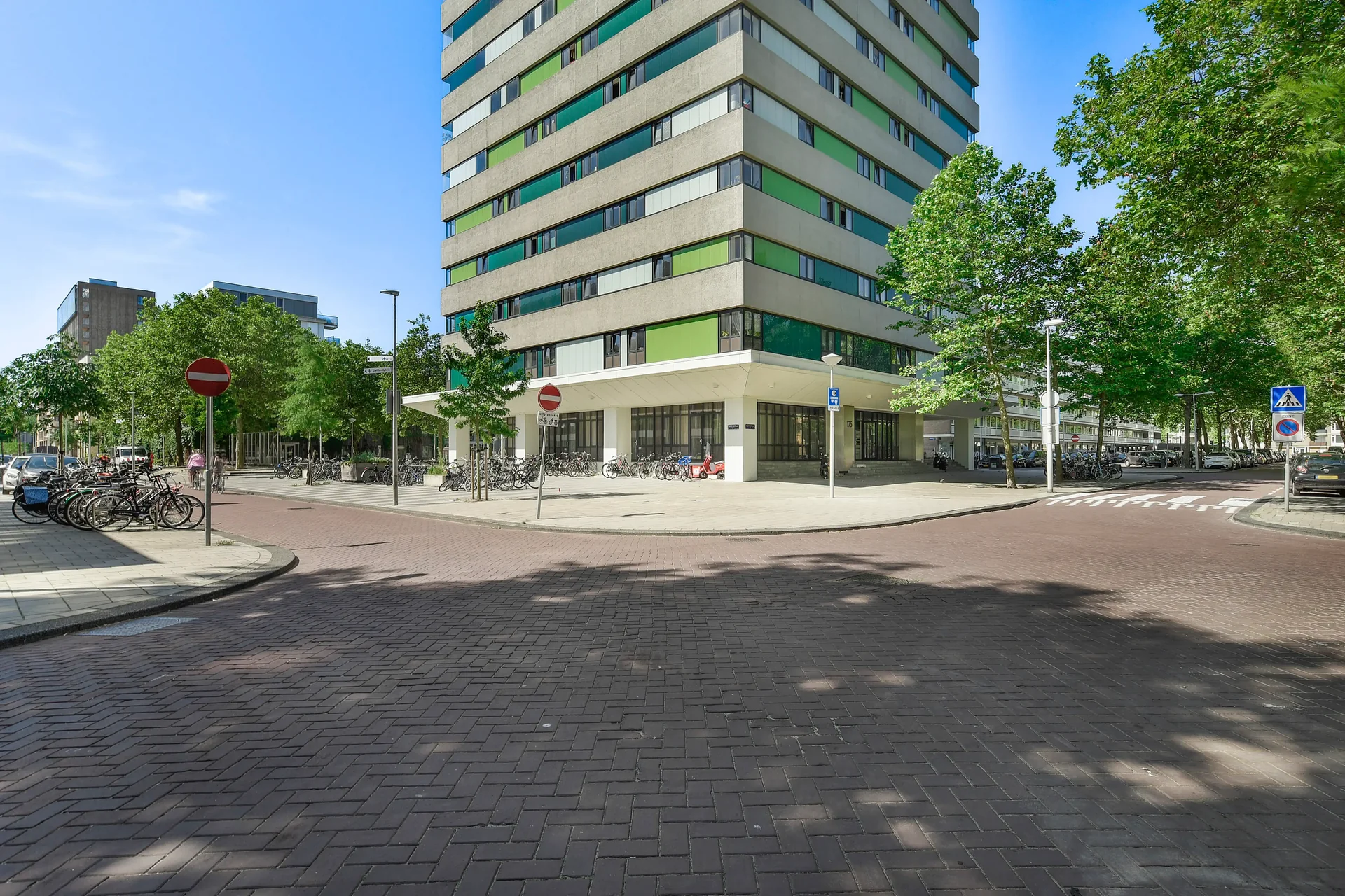 geblurde versie van de foto als achtergrond