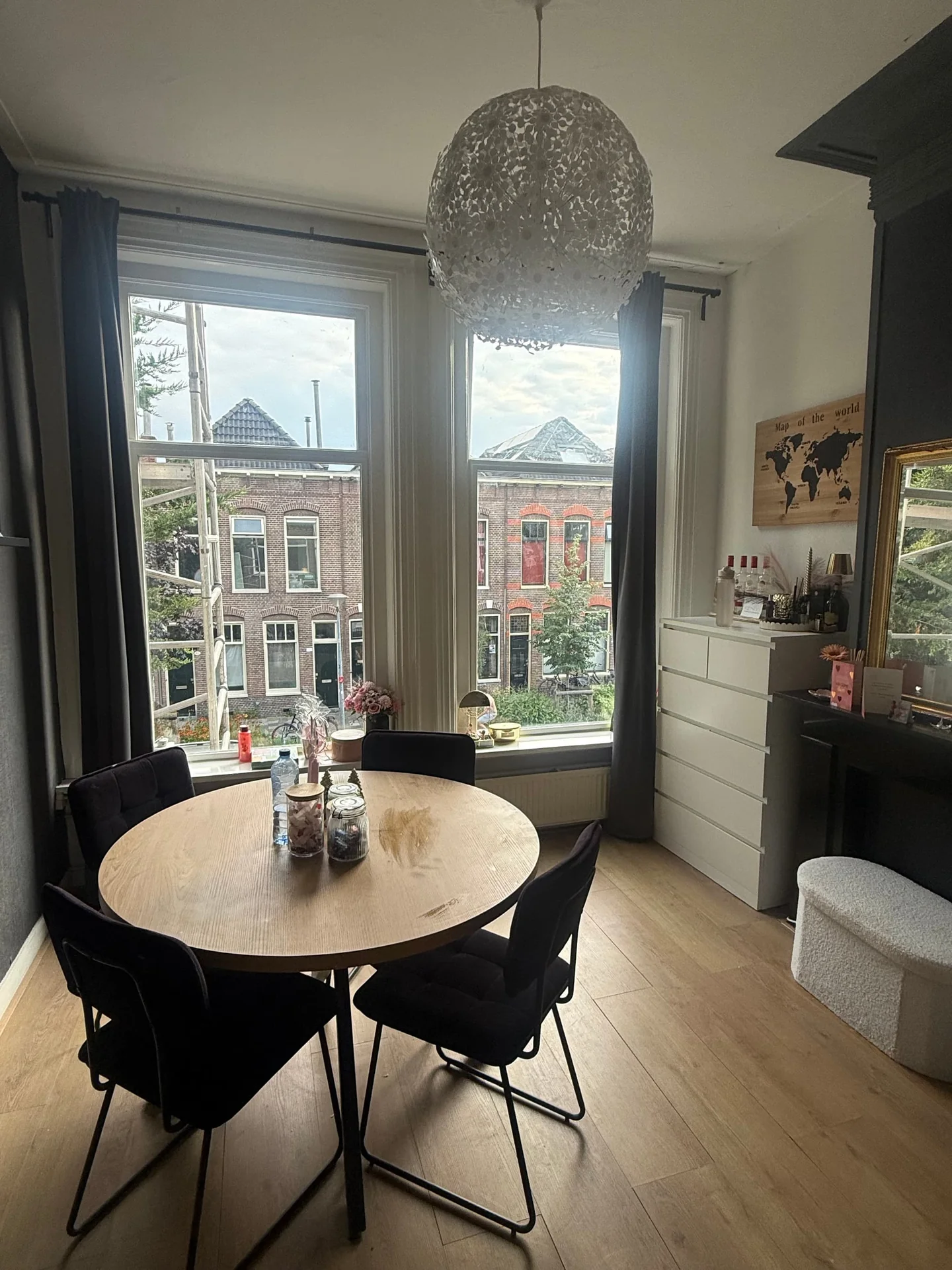 geblurde versie van de foto als achtergrond