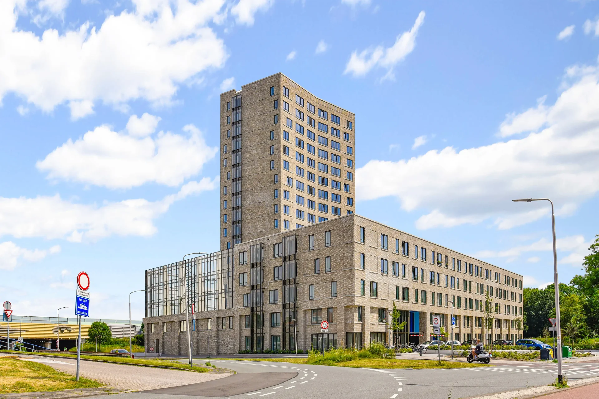 geblurde versie van de foto als achtergrond