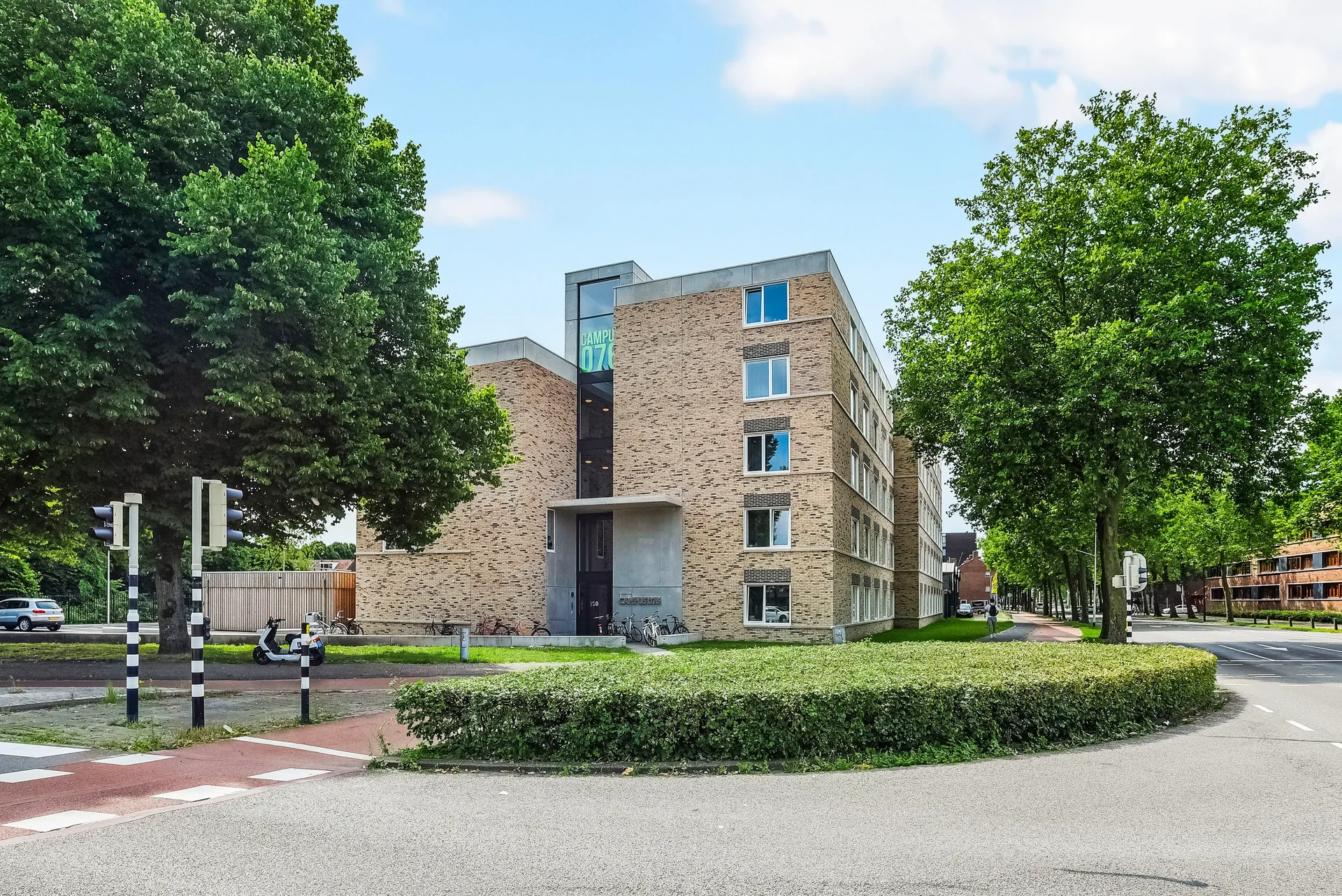 geblurde versie van de foto als achtergrond