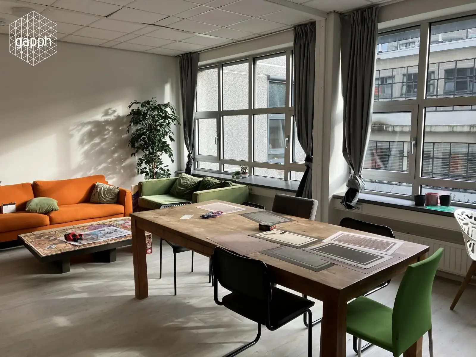 geblurde versie van de foto als achtergrond