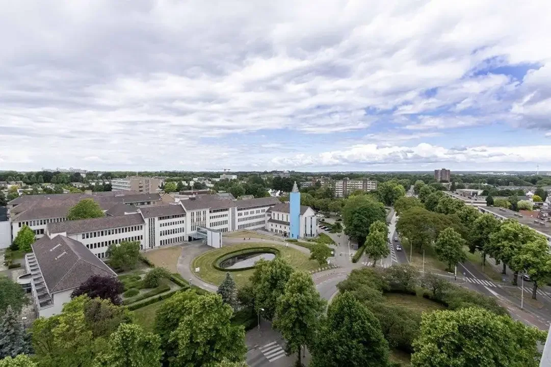 geblurde versie van de foto als achtergrond