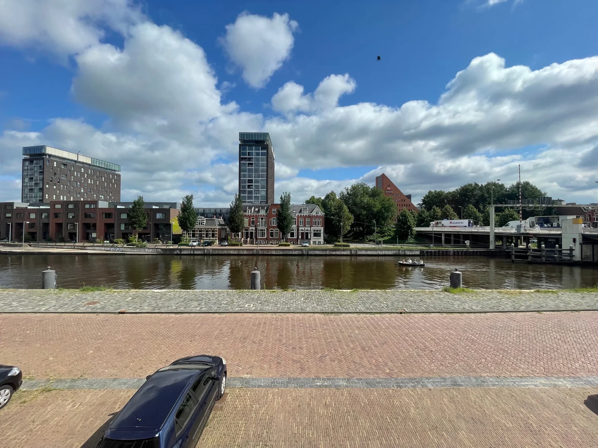 Foto van de Kamer gelegen aan de Eemskanaal in Groningen