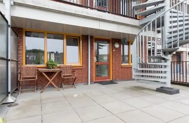 geblurde versie van de foto als achtergrond