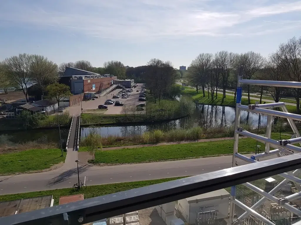 geblurde versie van de foto als achtergrond