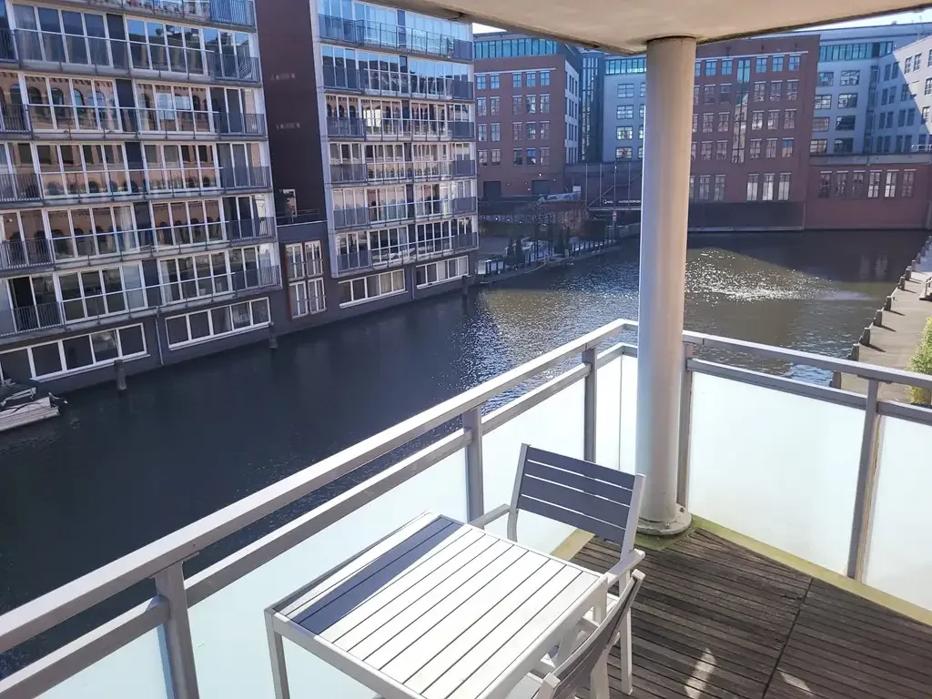 geblurde versie van de foto als achtergrond