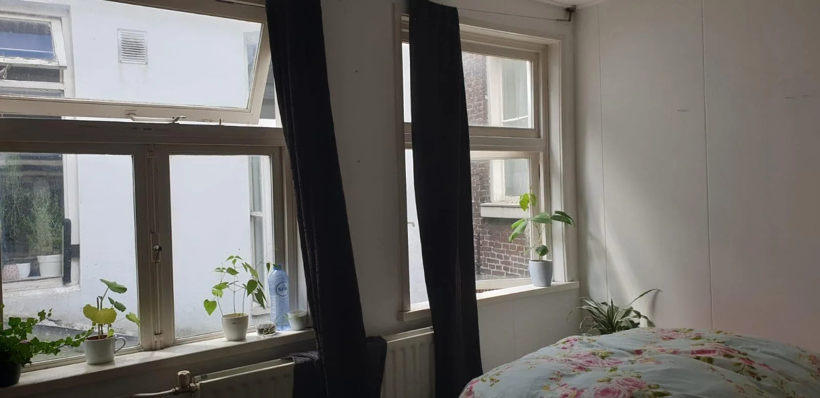 Foto van de Kamer gelegen aan de Nieuwe Ebbingestraat in Groningen