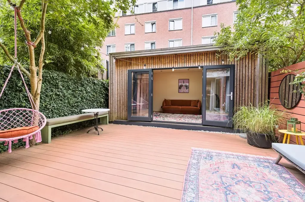 geblurde versie van de foto als achtergrond