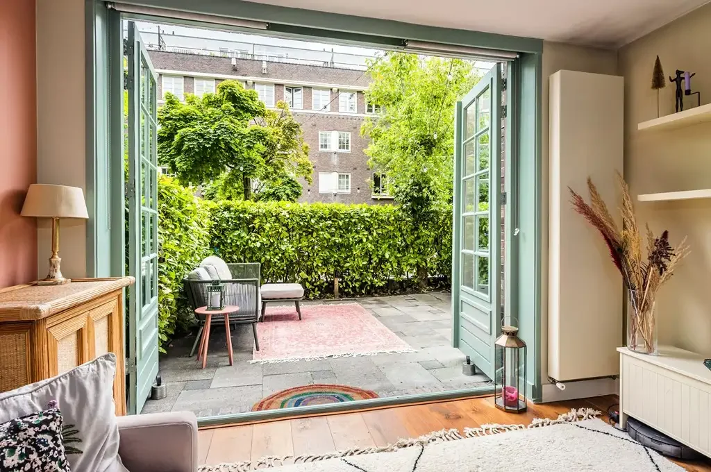 geblurde versie van de foto als achtergrond