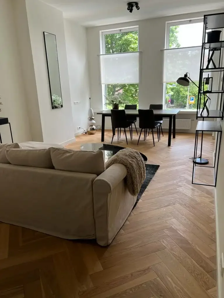 geblurde versie van de foto als achtergrond