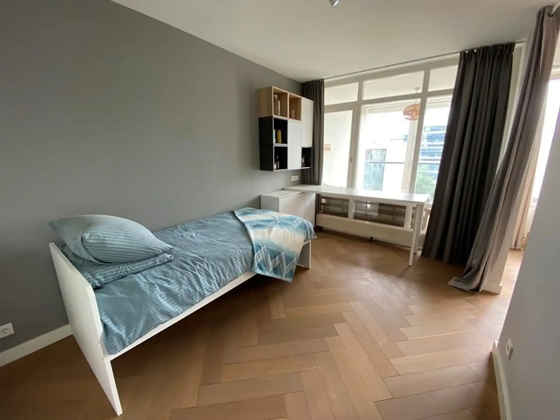 geblurde versie van de foto als achtergrond