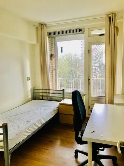 Foto van de Kamer gelegen aan de Edmond Hellenraadstraat in Rotterdam