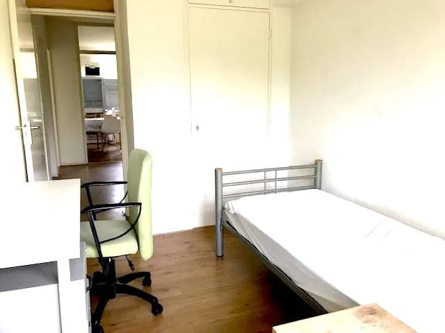 Foto van de Kamer gelegen aan de Edmond Hellenraadstraat in Rotterdam