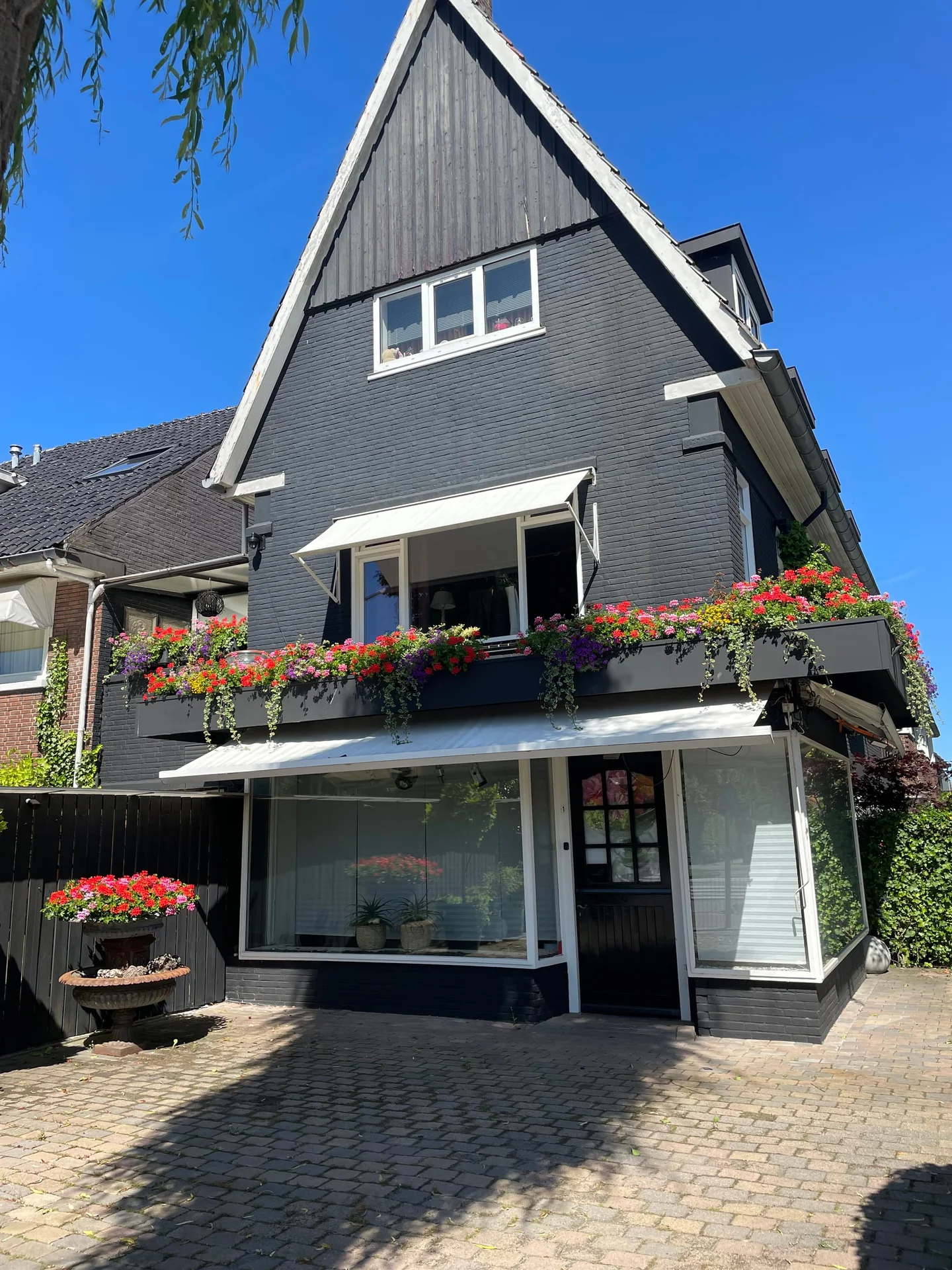 geblurde versie van de foto als achtergrond