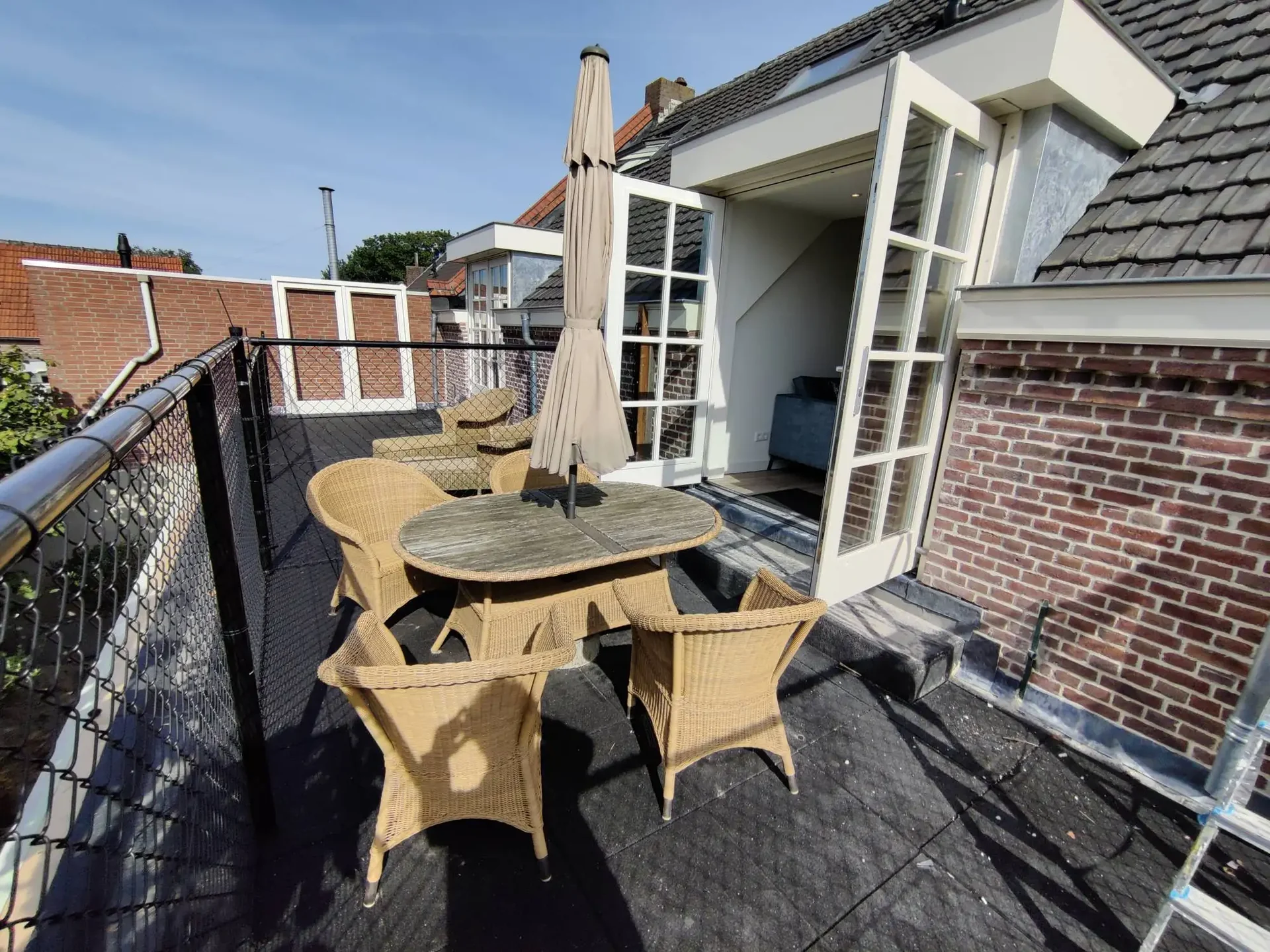 geblurde versie van de foto als achtergrond