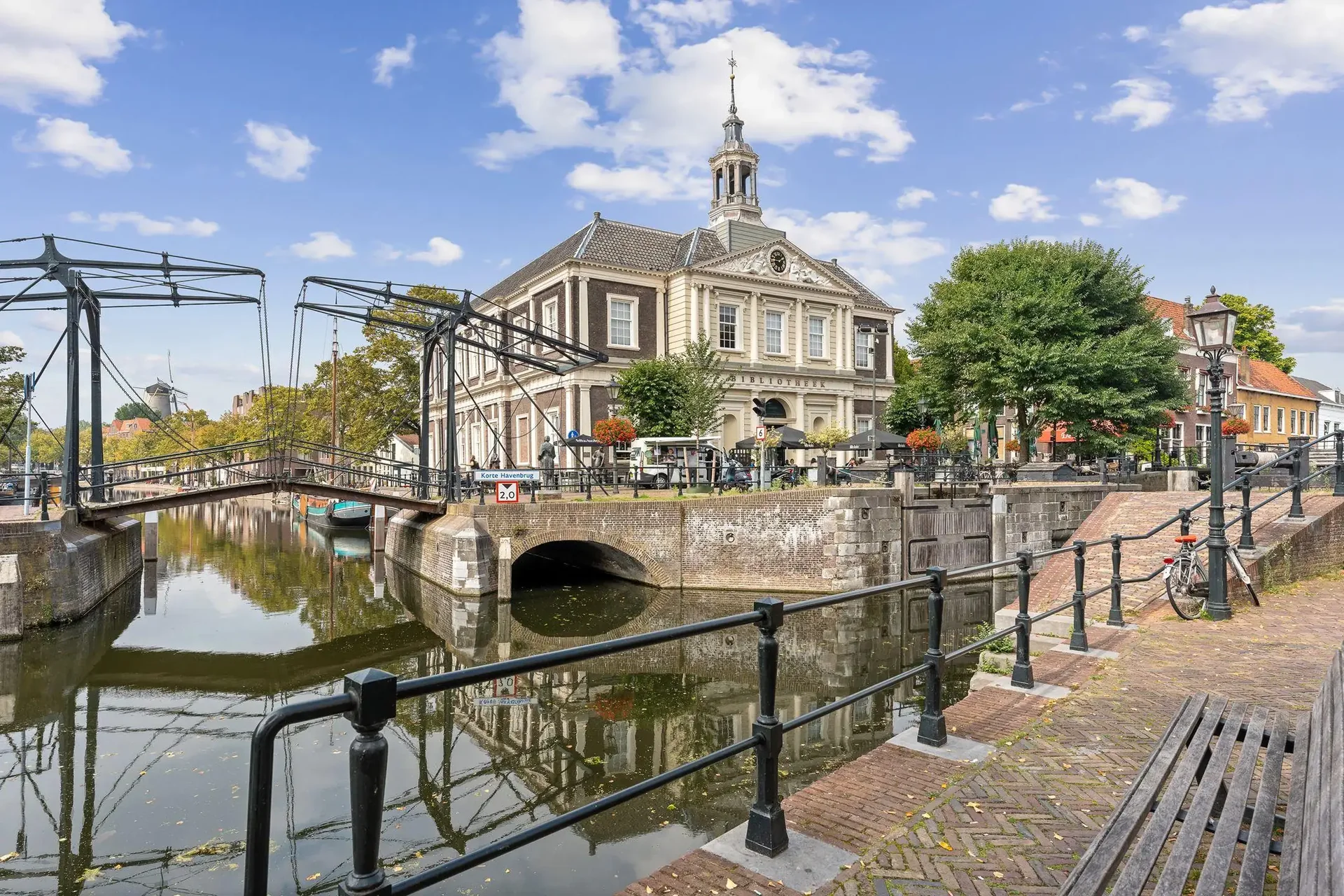 geblurde versie van de foto als achtergrond