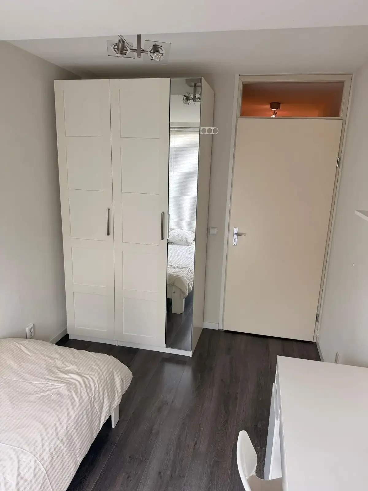 geblurde versie van de foto als achtergrond