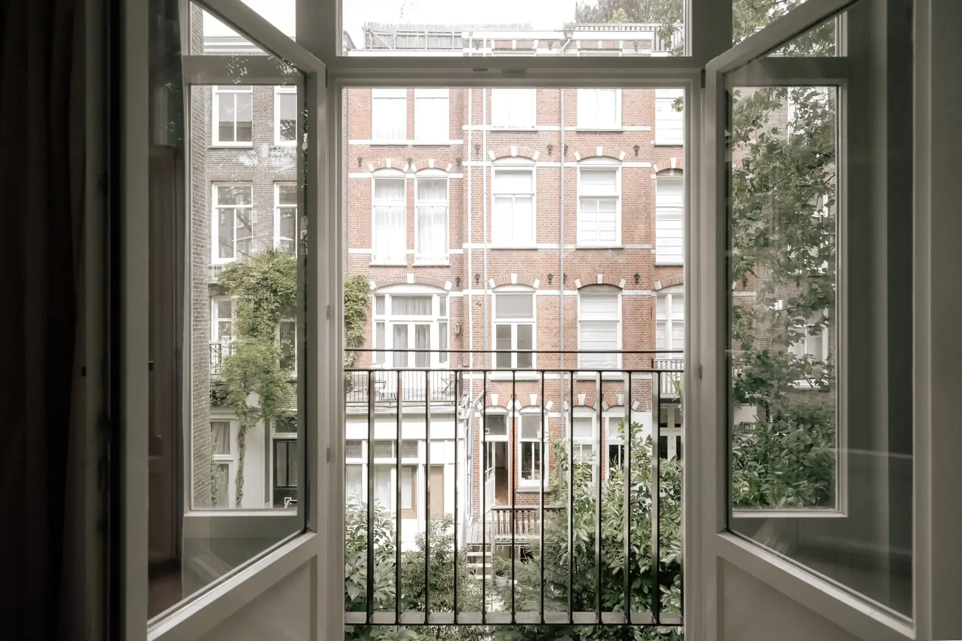 geblurde versie van de foto als achtergrond