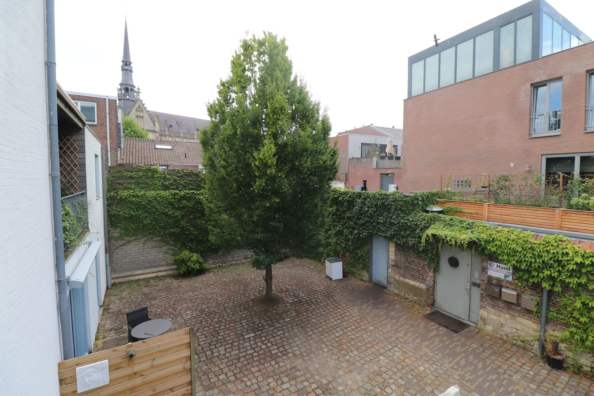 geblurde versie van de foto als achtergrond