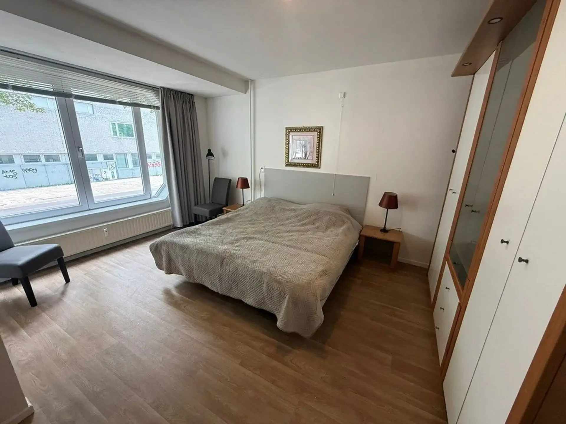 geblurde versie van de foto als achtergrond