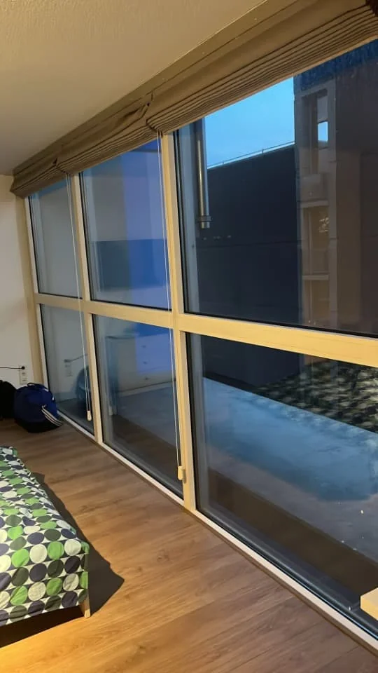 geblurde versie van de foto als achtergrond