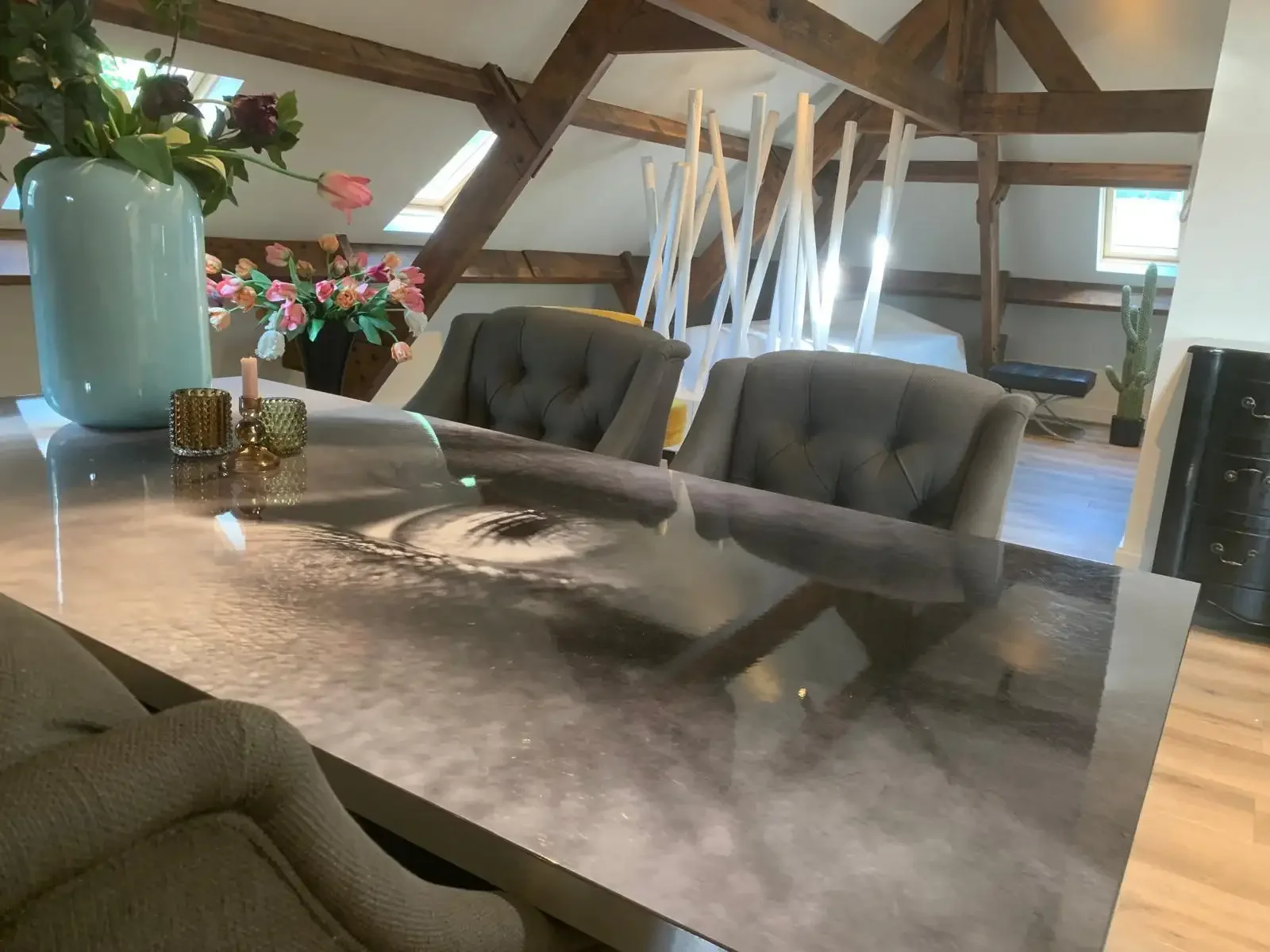 geblurde versie van de foto als achtergrond