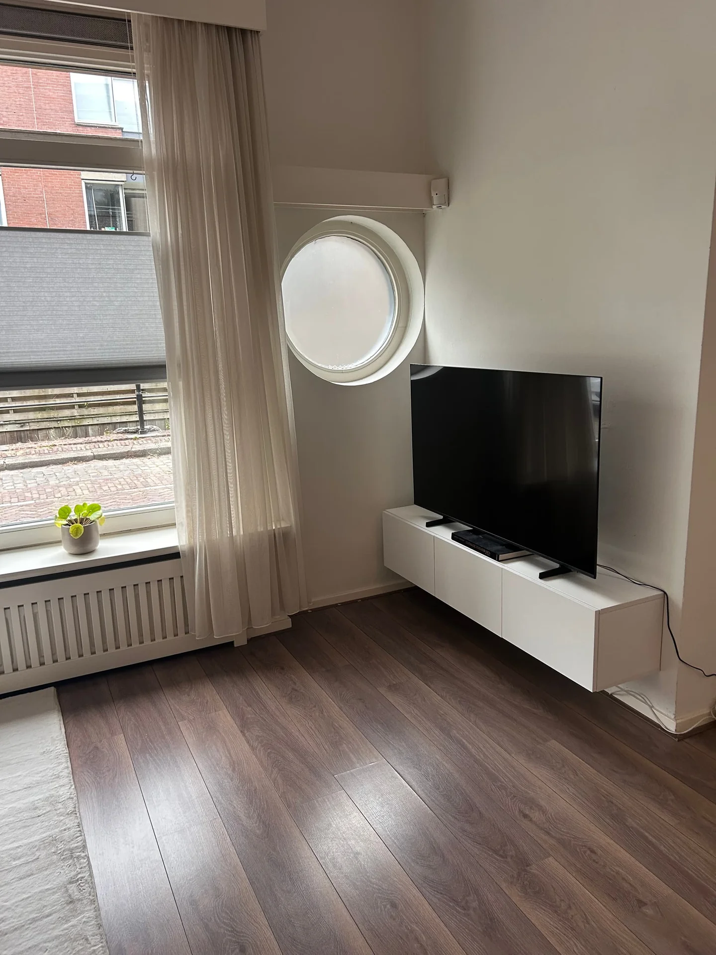 geblurde versie van de foto als achtergrond