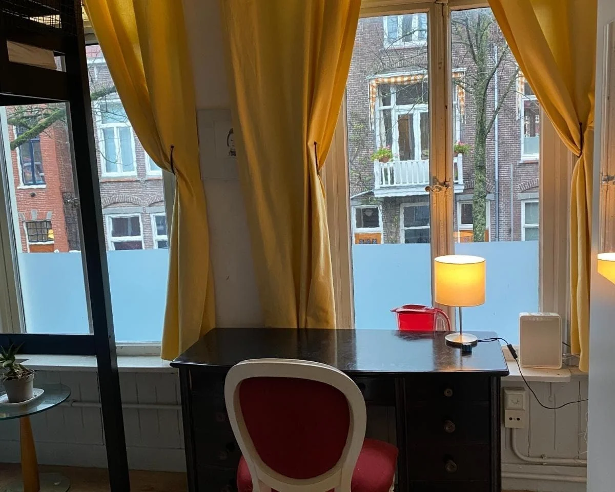 geblurde versie van de foto als achtergrond
