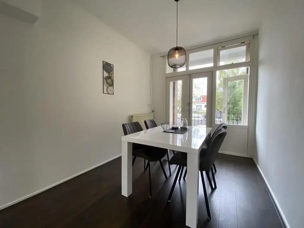 geblurde versie van de foto als achtergrond