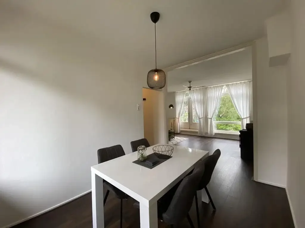geblurde versie van de foto als achtergrond