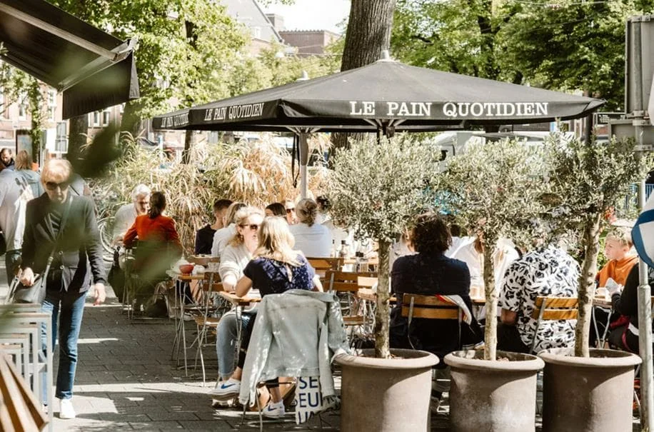 geblurde versie van de foto als achtergrond