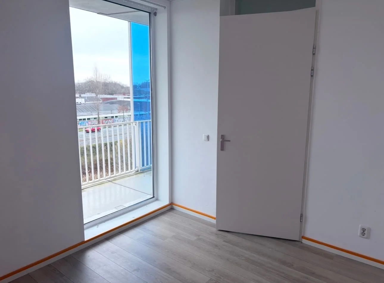 geblurde versie van de foto als achtergrond