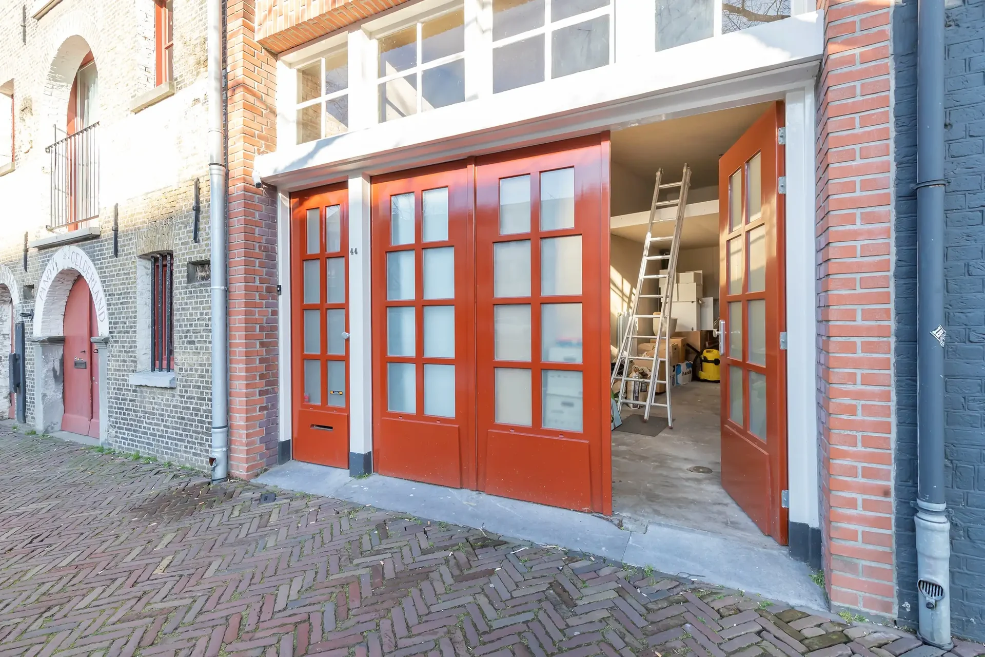 geblurde versie van de foto als achtergrond
