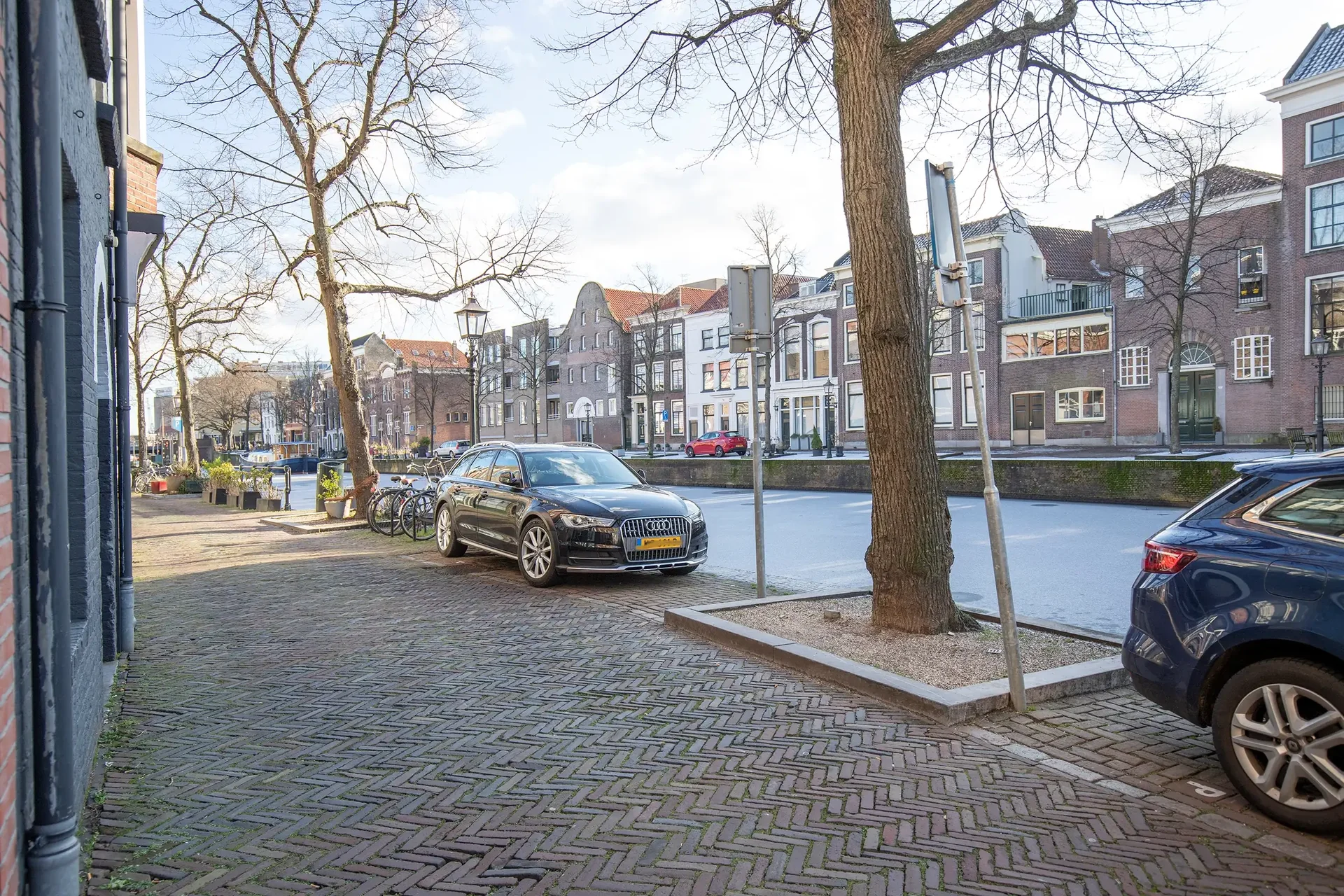 geblurde versie van de foto als achtergrond