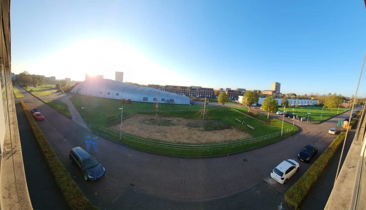 geblurde versie van de foto als achtergrond